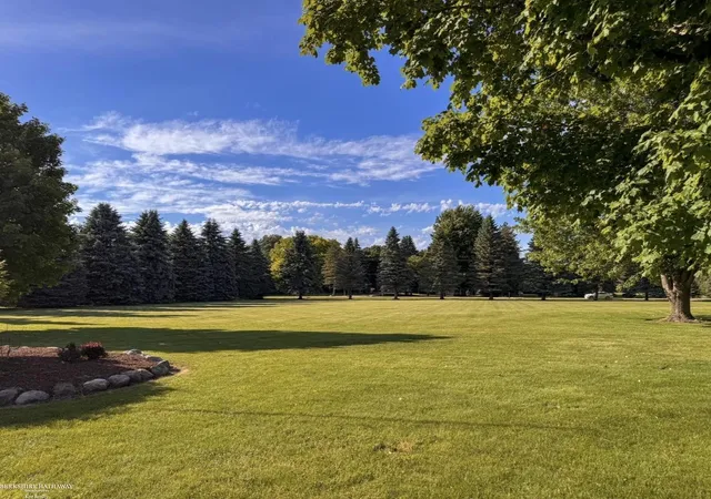 3rd image of 7894 Lantern Dr, Almont, MI 48003 | MLS# 50213546