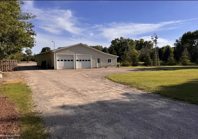 4th image of 7894 Lantern Dr, Almont, MI 48003 | MLS# 50213546