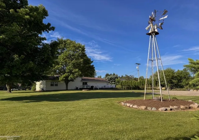 5th image of 7894 Lantern Dr, Almont, MI 48003 | MLS# 50213546
