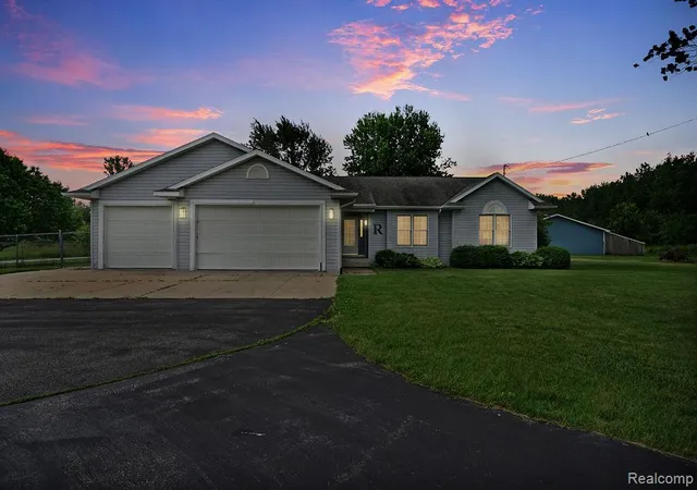 Homes for sale in Freeland, MI | 3334 E Freeland Rd, Freeland, MI 48623 | MLS# 61006221