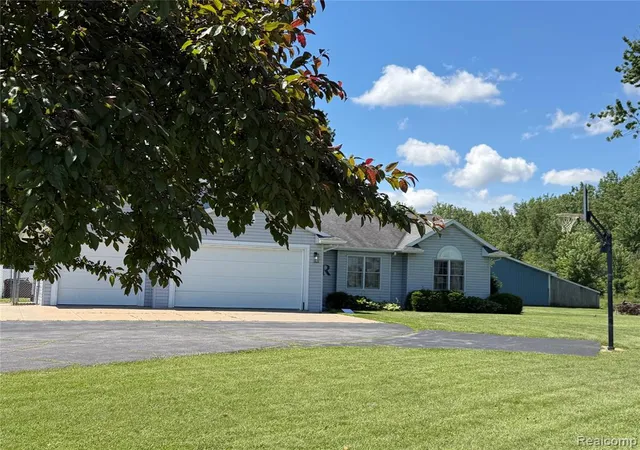 Homes for sale in Freeland, MI | 3334 E Freeland Rd, Freeland, MI 48623 | MLS# 61006221