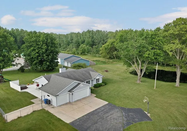 Homes for sale in Freeland, MI | 3334 E Freeland Rd, Freeland, MI 48623 | MLS# 61006221
