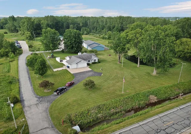 Homes for sale in Freeland, MI | 3334 E Freeland Rd, Freeland, MI 48623 | MLS# 61006221