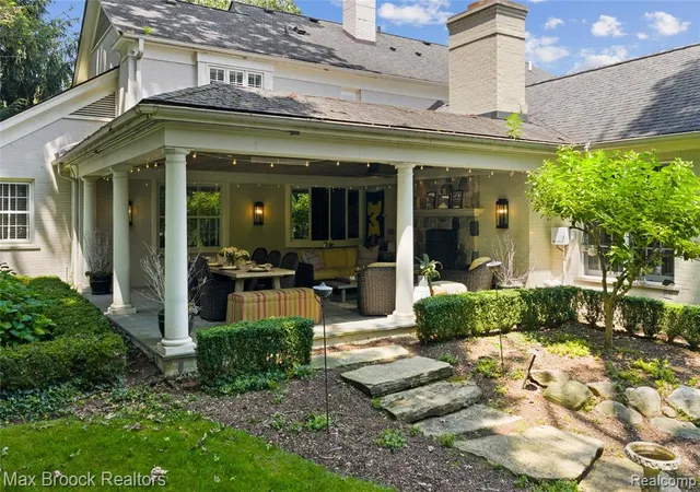 Photo 3 of Single family home for sale at 375 Dunston Rd, Bloomfield Hills, MI 48304 | MLS# 61019529 | Listing updated on 2026-08-11