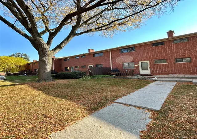 Listing Photo 1 - Condo for sale in building located at 29130 Tessmer C Tessmer Ct, Madison Heights, MI 48071 - Unit #37