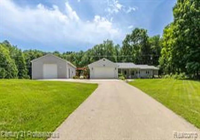 Homes for sale in Ortonville, MI | 1790 Kent Rd, Ortonville, MI 48462 | MLS# 61009489