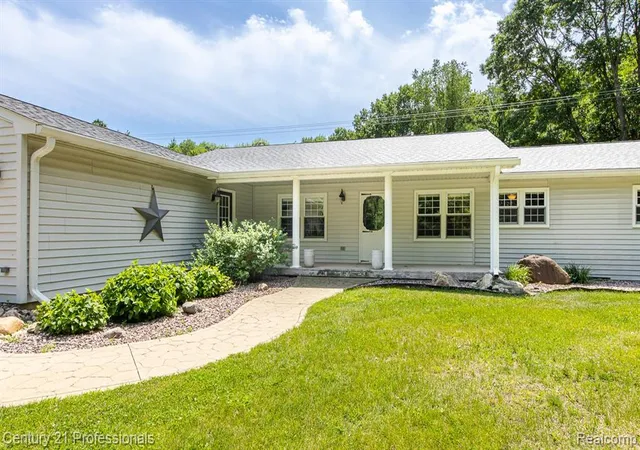 Photo 2 of Sale Pending at 1790 Kent Rd, Ortonville, MI 48462 8627 | MLS# 61009489 | Listing updated on 2026-09-26