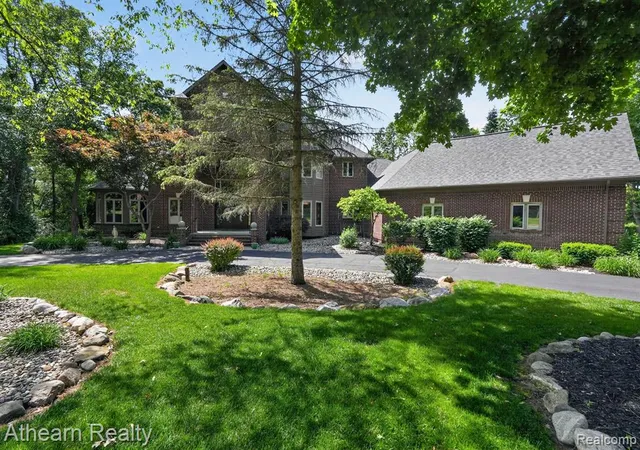 2nd image of 5326 Lake Forest Blvd, Brighton, MI 48116 | MLS# 61001927