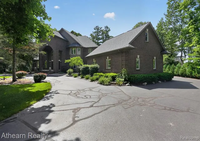 3rd image of 5326 Lake Forest Blvd, Brighton, MI 48116 | MLS# 61001927