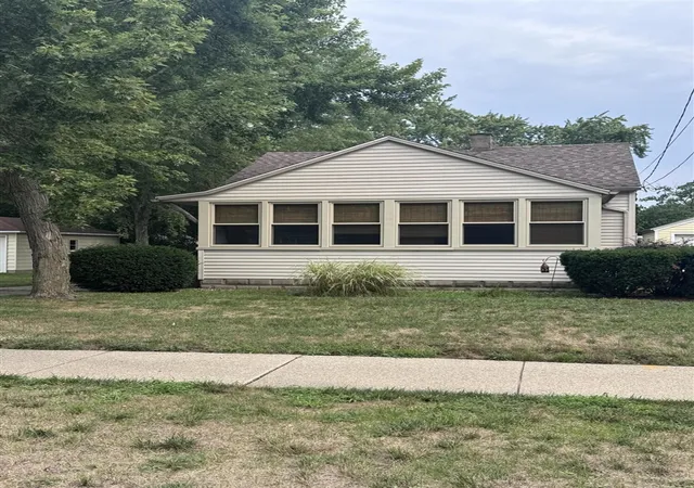 2nd image of 833 Kenneth St, Wyoming, MI 49509 | MLS# 70551679