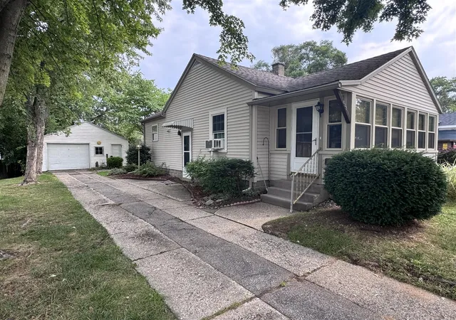 3rd image of 833 Kenneth St, Wyoming, MI 49509 | MLS# 70551679