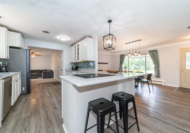 3rd image of 16365 Farmington Rd, Livonia, MI 48154 | MLS# 70485340