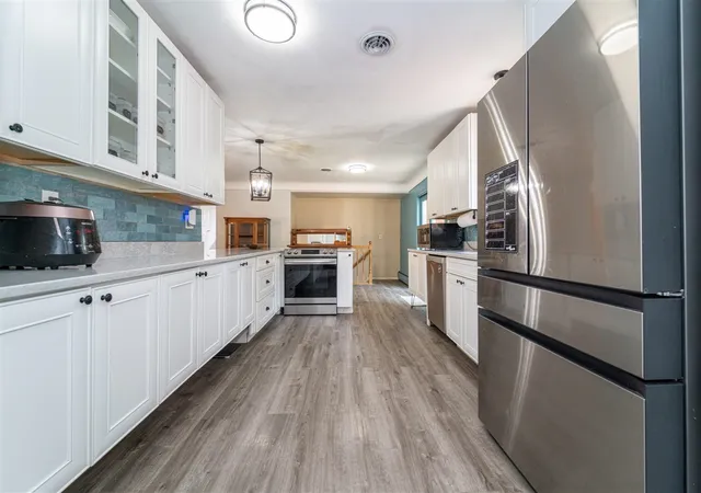 4th image of 16365 Farmington Rd, Livonia, MI 48154 | MLS# 70485340