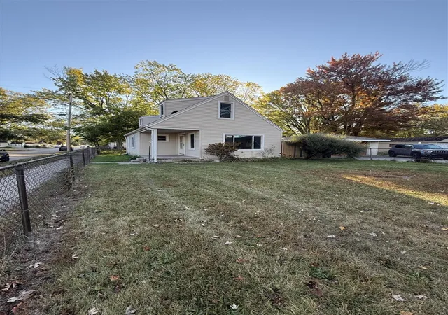 Homes for sale in Livonia, MI | 27725 Norfolk St, Livonia, MI 48152 | MLS# 70500584