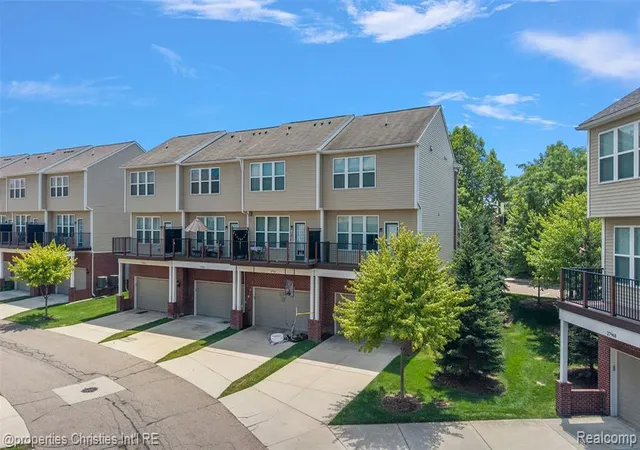 Listing Photo 2 - Condo for sale in building located at 27928 Hopkins Dr, Novi, MI 48377