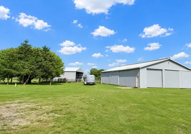 Photo 3 of Single family home for sale at 2184 N Mission Rd, Mount Pleasant, MI 48858 | MLS# 50211661 | Listing updated on 2026-09-24