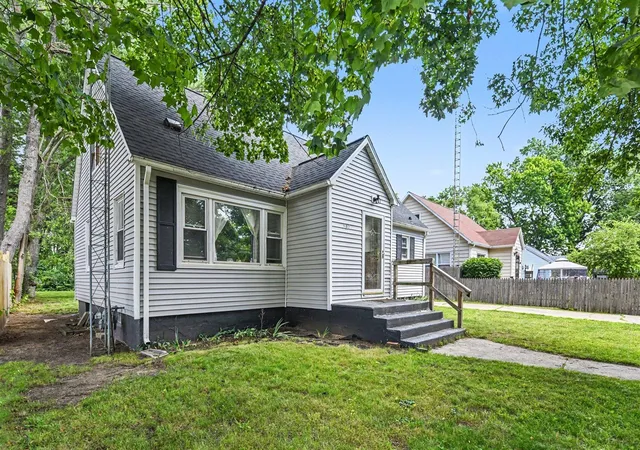 Homes for sale in Benton Harbor, MI | 507 Summerfelt Dr, Benton Harbor, MI 49022 | MLS# 70542428
