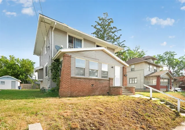 Photo 2 of Sale Pending at 1043 Oakdale St, Grand Rapids, MI 49507 | MLS# 70547151 | Listing updated on 2026-09-30