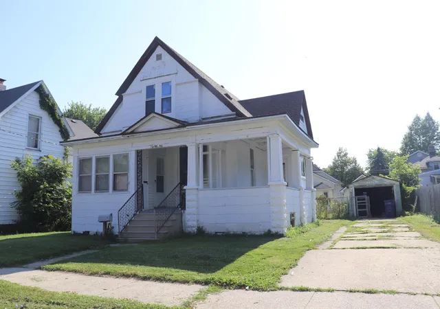 Homes for sale in Bay City, MI | 704 N Linn St, Bay City, MI 48706 | MLS# 50214604