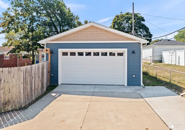 Photo 2 of Single family home for sale at 2320 Sherwood St, Trenton, MI 48183 | MLS# 50219974 | Listing updated on 2026-09-10