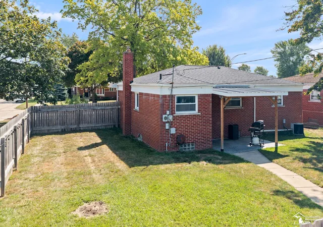 Photo 4 of Single family home for sale at 2320 Sherwood St, Trenton, MI 48183 | MLS# 50219974 | Listing updated on 2026-09-10
