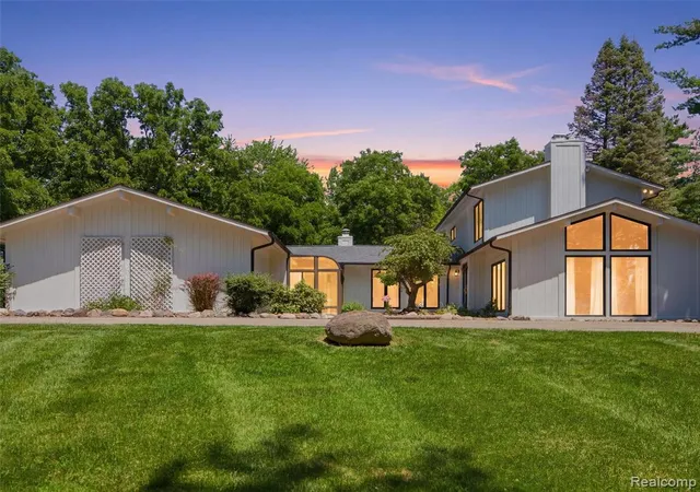 1st image of 670 W Snell Rd, Rochester, MI 48306 | MLS# 61008875
