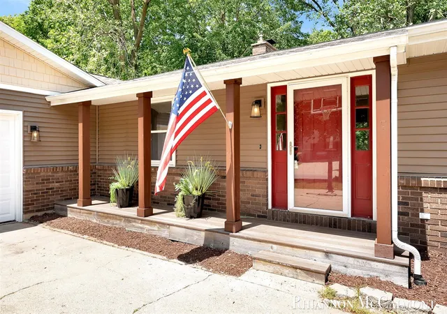 Photo 2 of Sale Pending at 16151 Terrace Rd, Spring Lake, MI 49456 | MLS# 70520458 | Listing updated on 2026-09-06