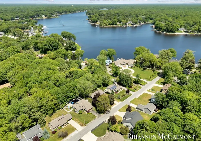Photo 4 of Sale Pending at 16151 Terrace Rd, Spring Lake, MI 49456 | MLS# 70520458 | Listing updated on 2026-09-06