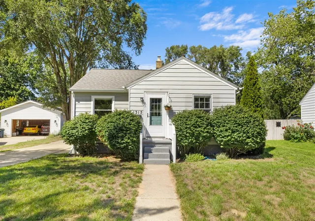 Photo 2 of Sale Pending at 1315 Grant Ave, Grand Haven, MI 49417 | MLS# 70554753 | Listing updated on 2026-08-31