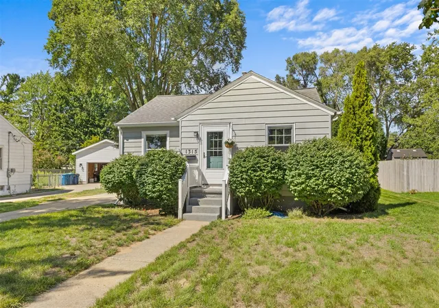 Photo 3 of Sale Pending at 1315 Grant Ave, Grand Haven, MI 49417 | MLS# 70554753 | Listing updated on 2026-08-31