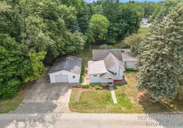 3rd image of 167 W Brooks St, Newaygo, MI 49337 | MLS# 70549400