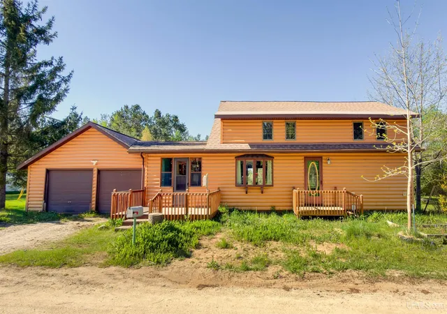 Homes for sale in Newberry, MI | 420 Railroad St, Newberry, MI 49868 | MLS# 50209372