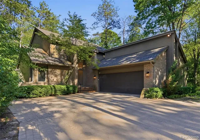 1st image of 202 Nakomis Trl, Lake Orion, MI 48362 | MLS# 60999238