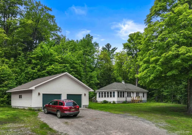 Homes for sale in Chassell, MI | 45725 Us 41 Hwy, Chassell, MI 49916 | MLS# 50211679