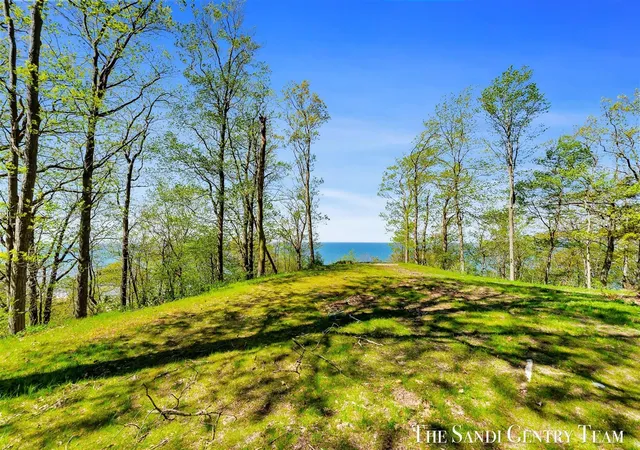 3rd image of 18111 Ridge Dr, Grand Haven, MI 49417 | MLS# 70469749