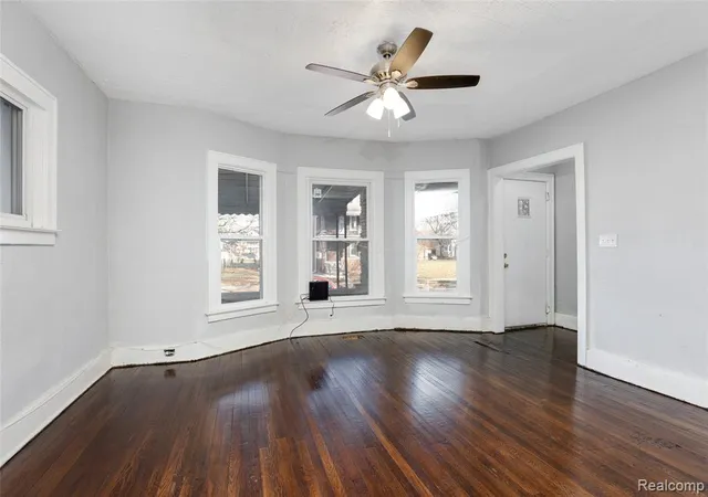 Listing Photo 4 - Condo for sale in building located at 7627 Woodrow Wilson St, Detroit, MI 48206