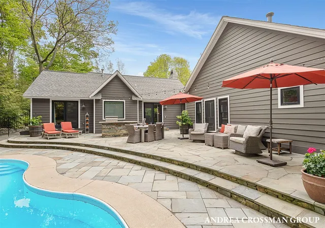 2nd image of 2338 Lakeshore Dr, Fennville, MI 49408 | MLS# 70532846