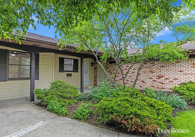 2nd image of 201 Bona Vista Dr #21, Grand Rapids, MI 49504 | MLS# 70533063