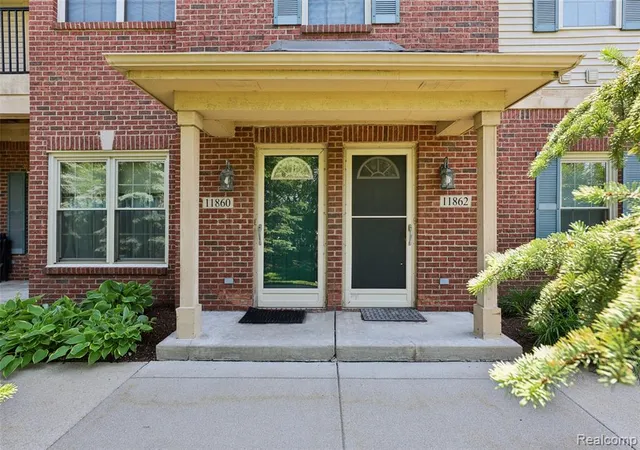 Homes for sale in Livonia, MI | 11862 Farmington Rd, Livonia, MI 48150 | MLS# 60999486