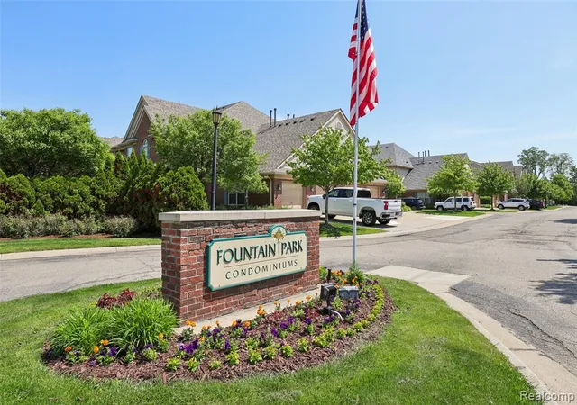 Homes for sale in Livonia, MI | 11862 Farmington Rd, Livonia, MI 48150 | MLS# 60999486