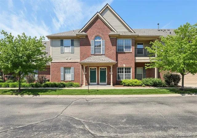 Homes for sale in Livonia, MI | 11862 Farmington Rd, Livonia, MI 48150 | MLS# 60999486