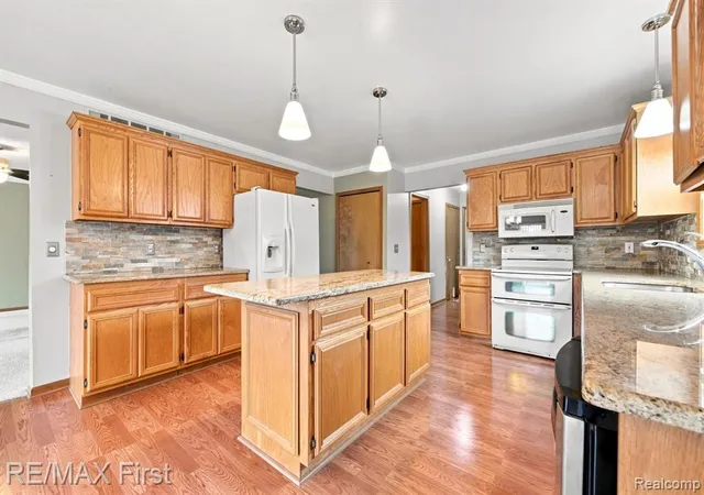5th image of 53644 Clarion Dr, Macomb, MI 48042 | MLS# 61020908