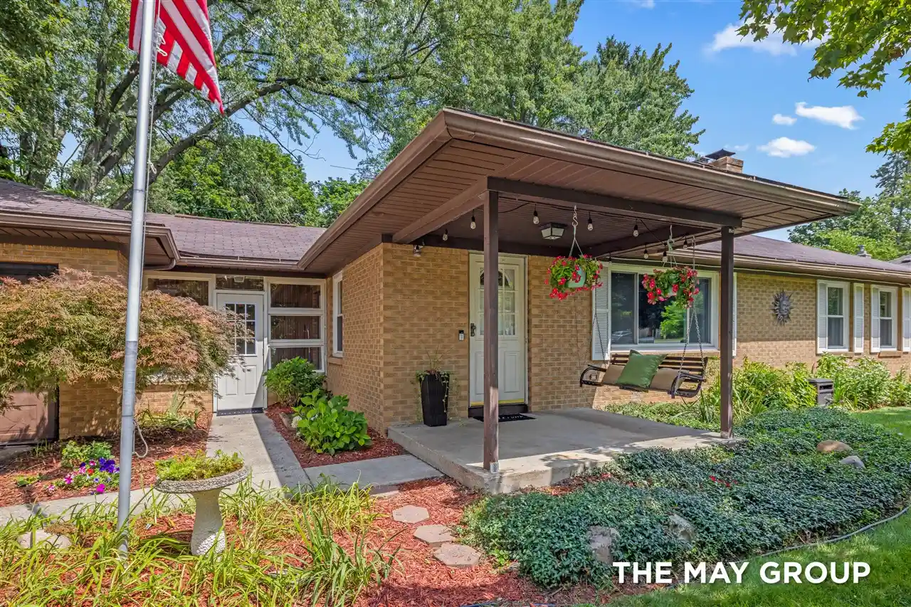 Photo 1 of Single family home for sale at 1515 Lancashire Dr, Grand Rapids, MI 49508 | MLS# 70559110 | Listing updated on 2026-10-21