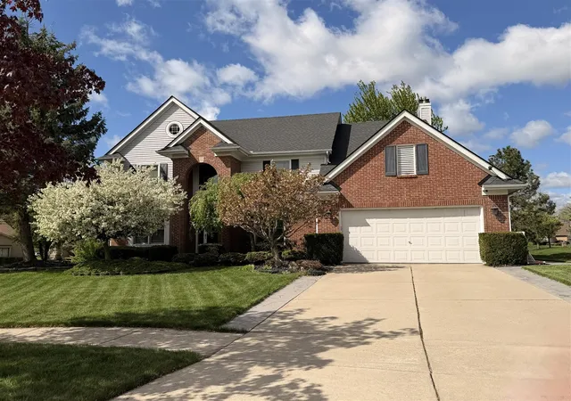 Homes for sale in Livonia, MI | 18175 Queensbury Dr, Livonia, MI 48152 | MLS# 70541569