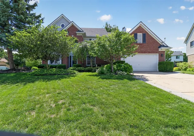 Homes for sale in Livonia, MI | 18175 Queensbury Dr, Livonia, MI 48152 | MLS# 70541569