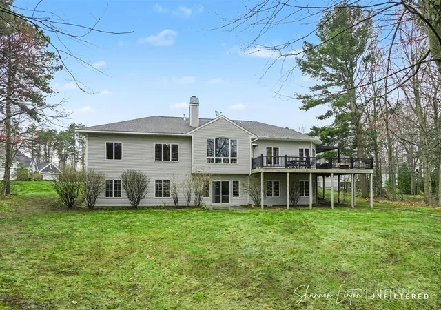 3rd image of 17914 Shallow Springs Ct, Spring Lake, MI 49456 | MLS# 70522797