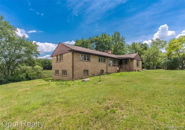 Photo 3 of Sale Pending at 6455 Norham Rd, Bloomfield Hills, MI 48301 | MLS# 61003482 | Listing updated on 2026-07-07
