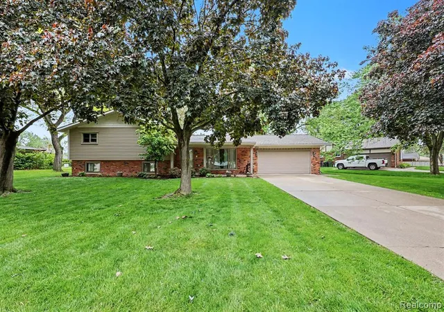 Photo 3 of Single Family Residence at 13555 Terry Dr, Shelby Township, MI 48315 | MLS# 60999823 | | Sold on 2026-07-21