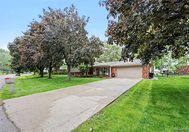 Photo 4 of Single Family Residence at 13555 Terry Dr, Shelby Township, MI 48315 | MLS# 60999823 | | Sold on 2026-07-21