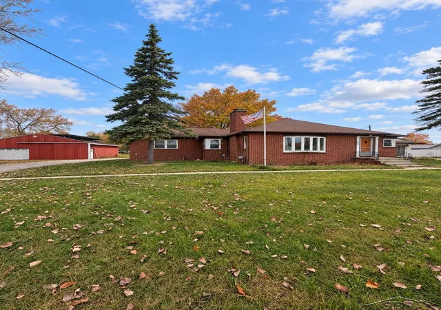 Single family home for sale at 2554 S Huron, Kawkawlin, MI 48631 | MLS# 50226208